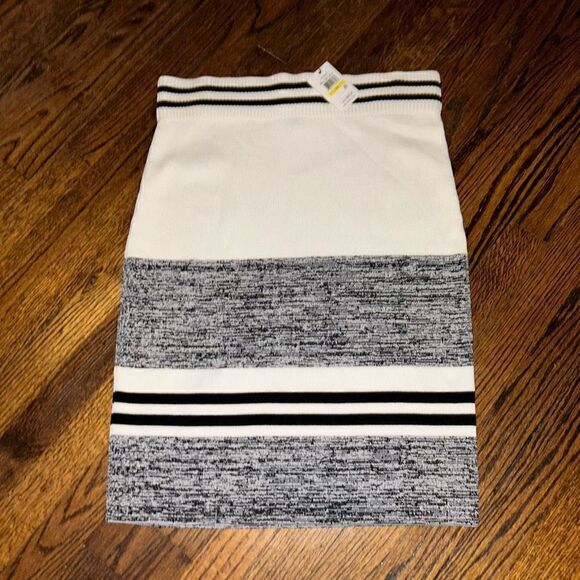 New Calvin Klein skirt - Picture 1 of 3